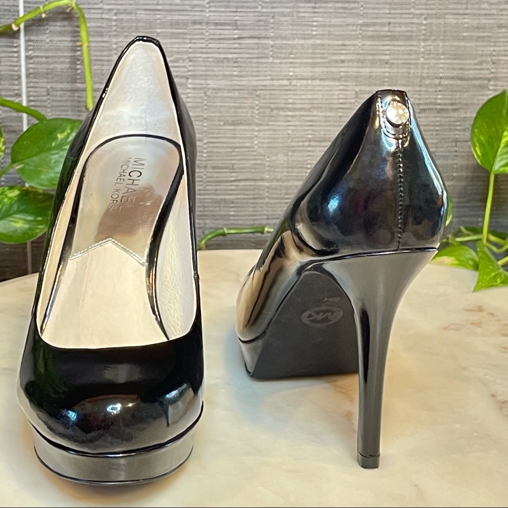 Michael Kors High Heel Pump Size 8M Black Leather